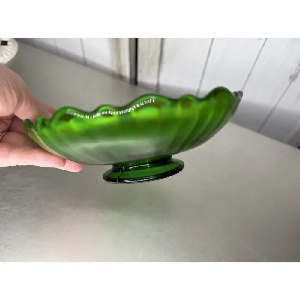 Vintage Fenton Green Carnival Glass Rays SCALLOP EDGE BOWL Trinket Dish